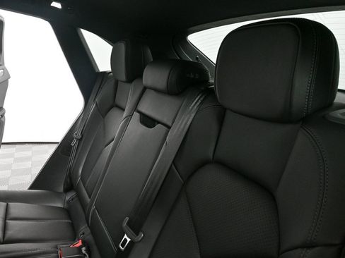 Certified 2025 Porsche Macan image 21