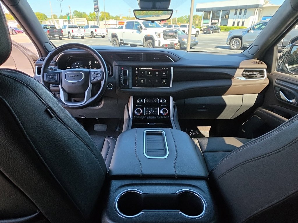 Used 2023 GMC Yukon XL Denali w/ Denali Reserve Package AWD/4WD image 24