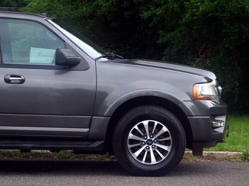Used 2016 Ford Expedition XLT w/ Equipment Group 202A AWD/4WD image 31
