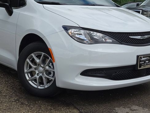 New 2027 Chrysler Pacifica LX FWD image 3