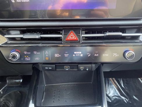 Certified 2023 Kia Niro EX image 20