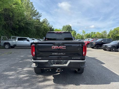 Used 2022 GMC Sierra 2500 Denali w/ Denali Black Diamond Edition image 6