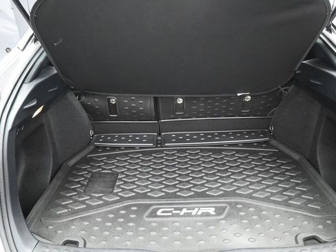 Used 2020 Toyota C-HR XLE FWD image 32