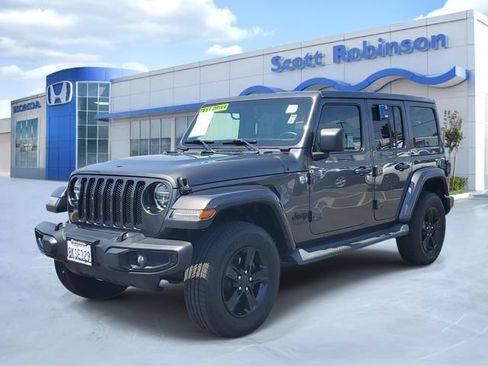 Used 2020 Jeep Wrangler Unlimited Sahara AWD/4WD image 2