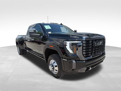 Used 2024 GMC Sierra 3500 Denali Ultimate AWD/4WD image 5