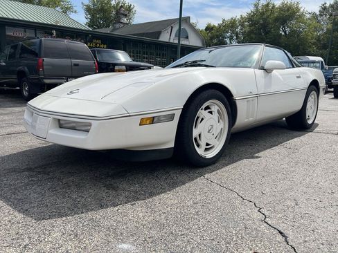 Used 1988 Chevrolet Corvette Coupe RWD image 2