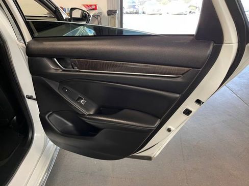 Used 2021 Honda Accord Touring image 14