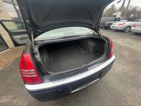 Used 2007 Chrysler 300 C w/ Protection Group II image 12