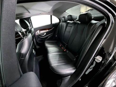 Used 2018 Mercedes-Benz E 300 4MATIC image 21