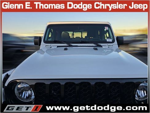 Certified 2023 Jeep Gladiator Willys image 5