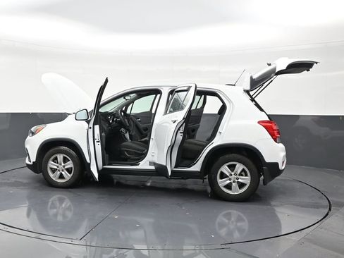 Used 2021 Chevrolet Trax LS AWD/4WD image 31