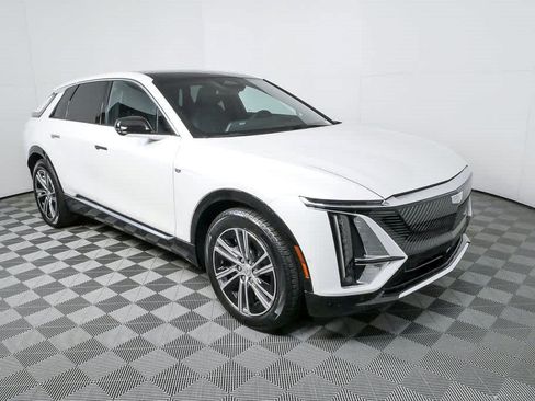 Certified 2025 Cadillac Lyriq Luxury w/ LPO, Floor Liner Package AWD/4WD image 1