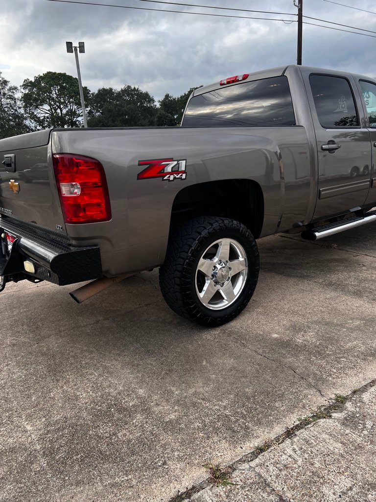 Used 2012 Chevrolet Silverado 2500 LTZ w/ LTZ Plus Package AWD/4WD image 5