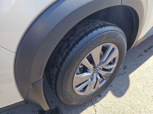 Used 2023 Nissan Pathfinder SV w/ SV Premium Package image 13