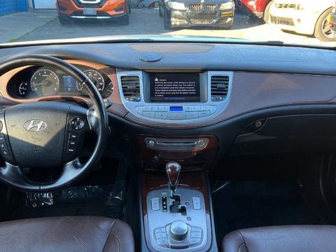 Used 2009 Hyundai Genesis 3.8 w/ Technology Pkg 4 image 9