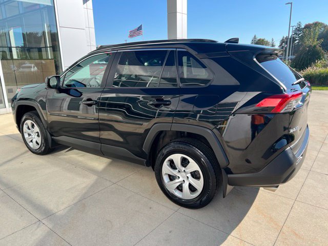 Used 2021 Toyota RAV4 LE AWD/4WD image 5