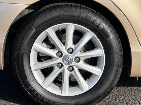 Used 2010 Toyota Camry XLE image 11