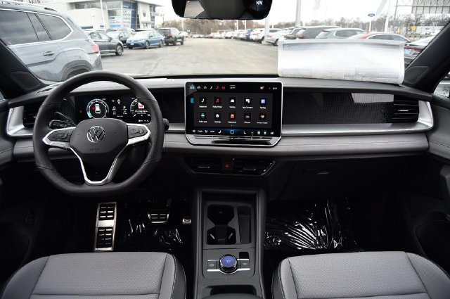 New 2026 Volkswagen Tiguan SE R-Line AWD/4WD image 7