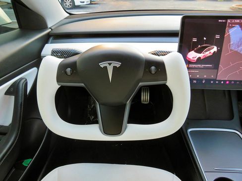 Used 2021 Tesla Model 3 Performance image 23