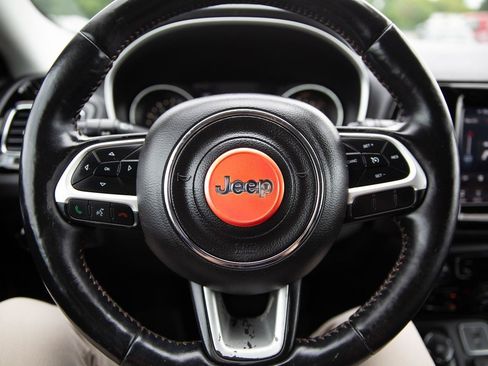 Used 2018 Jeep Compass Limited w/ Navigation Group AWD/4WD image 11