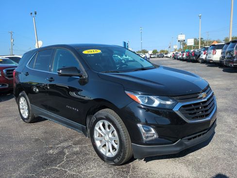 Used 2018 Chevrolet Equinox LT image 2