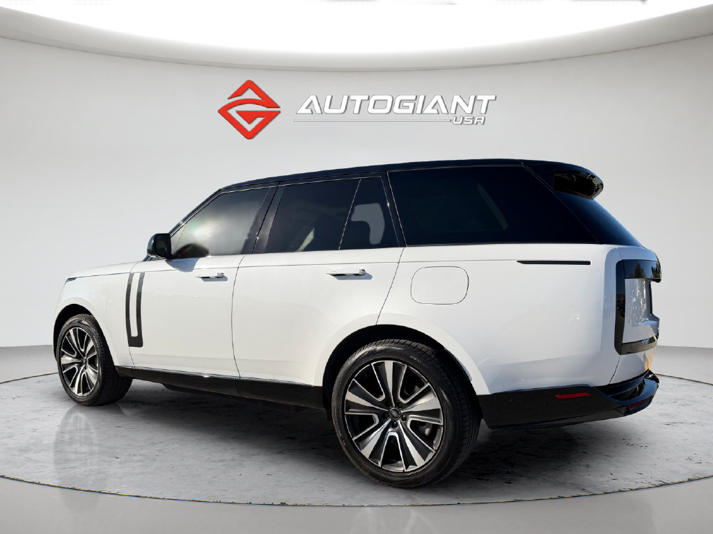 Used 2023 Land Rover Range Rover SE AWD/4WD image 3