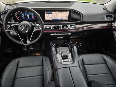 Used 2024 Mercedes-Benz GLS 450 4MATIC image 17