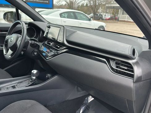 Used 2018 Toyota C-HR XLE image 20