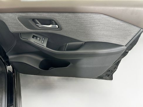 Used 2023 Nissan Rogue SV image 29