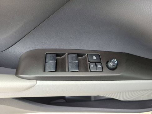Used 2023 Toyota Camry SE FWD image 19