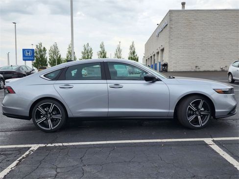 Used 2023 Honda Accord Sport image 2