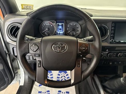 Used 2022 Toyota Tacoma TRD Off-Road w/ Technology Package AWD/4WD image 28