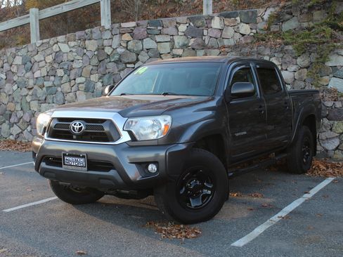 Used 2014 Toyota Tacoma 4x4 Double Cab image 2