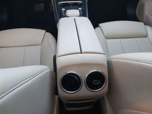 Used 2021 Mercedes-Benz GLB 250 w/ Premium Package image 27