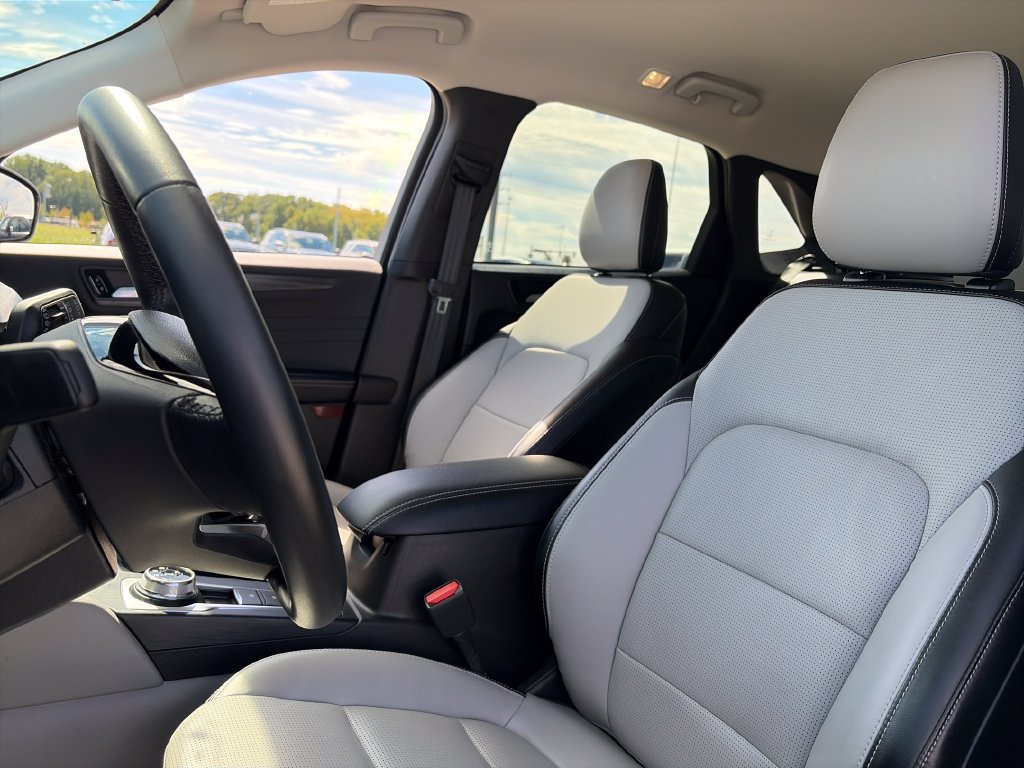 Used 2023 Ford Escape Platinum AWD/4WD image 19
