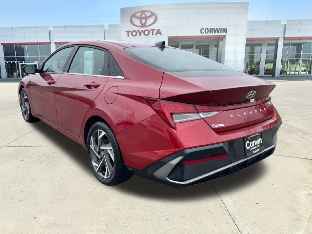 Used 2025 Hyundai Elantra SEL FWD image 3