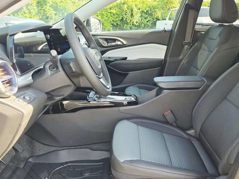 New 2026 Chevrolet Trax LT w/ Driver Confidence Package FWD image 8