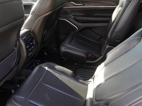 Used 2023 Jeep Grand Cherokee L Limited RWD image 13