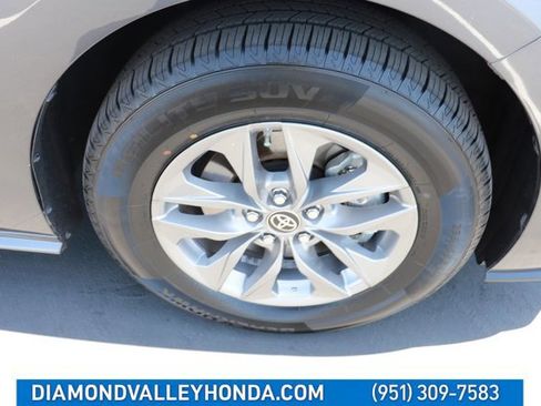 Used 2025 Toyota Sienna XLE FWD image 31