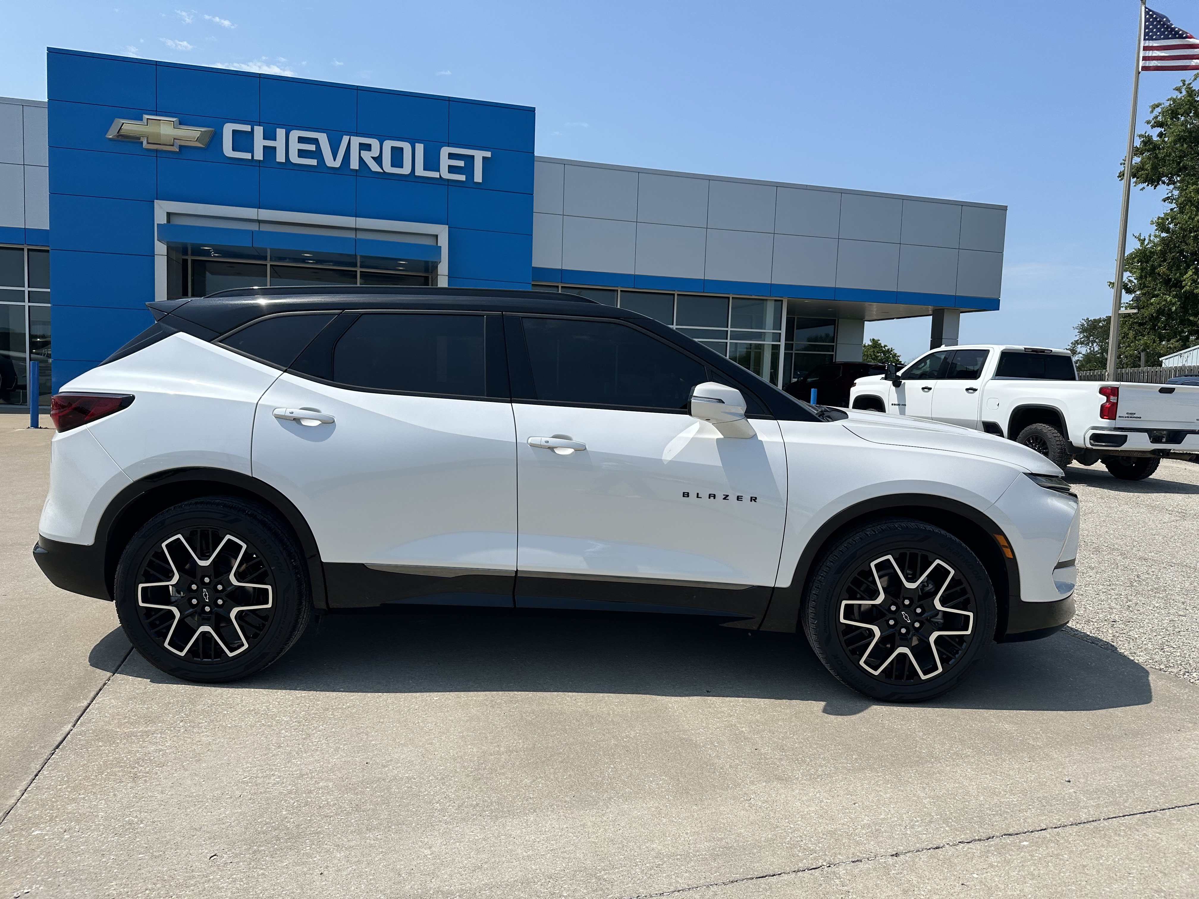 Used 2024 Chevrolet Blazer RS w/ Driver Confidence II Package AWD/4WD image 2