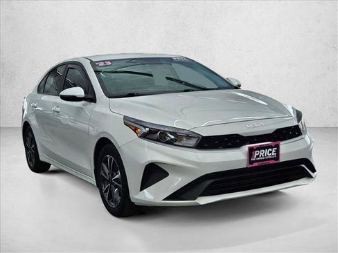Used 2023 Kia Forte LXS w/ LXS Technology Package FWD image 3