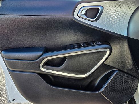 Used 2024 Kia Soul LX w/ Option Group 015 image 11