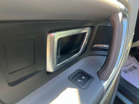 Used 2017 Land Rover Discovery Sport SE image 13