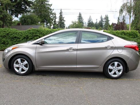 Used 2013 Hyundai Elantra GLS FWD image 12