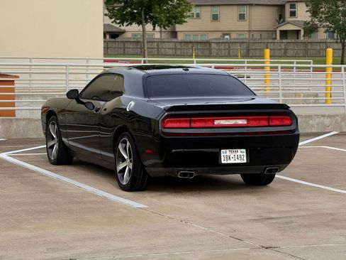 Used 2014 Dodge Challenger R/T RWD image 4