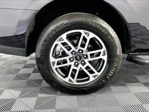 Used 2025 Ford Expedition Active RWD image 8