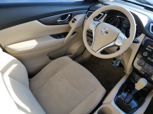 Used 2015 Nissan Rogue S image 9