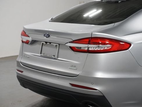 Used 2020 Ford Fusion SE FWD image 9