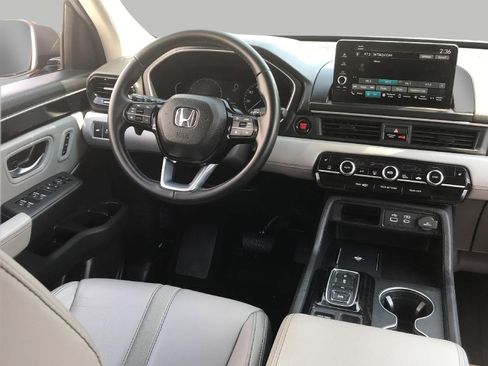 Used 2025 Honda Pilot EX-L image 11