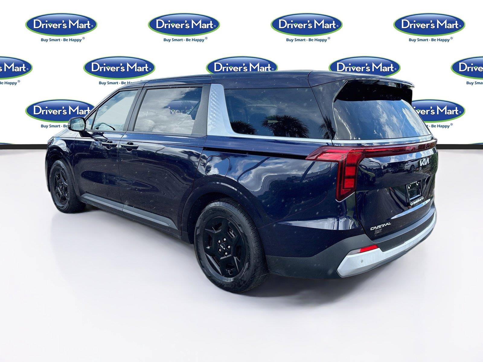 Used 2025 Kia Carnival FWD image 5